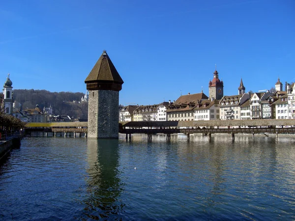 Lucerna Szwajcaria Luty 2019 Promenada Wodna Mieście Cudowny Dzień Błękitnego — Zdjęcie stockowe