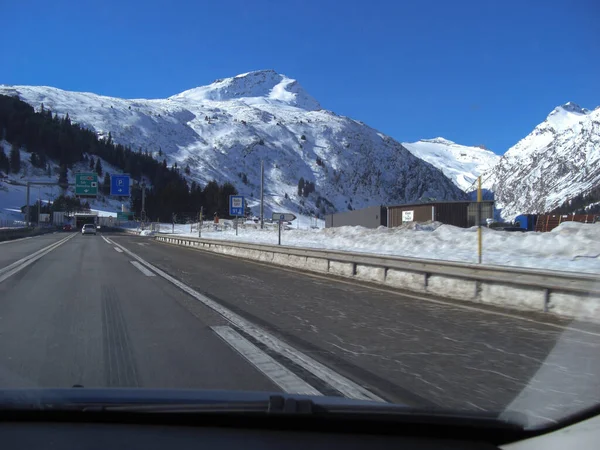 San Bernardino Zwitserland Februari 2019 Onderweg Met Veel Sneeuw Zwitserse — Stockfoto