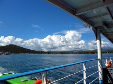 19 Ocak 2012 'de Filipinler' de Samar ve Luzon adaları arasında feribot yolculuğu