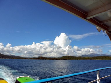 19 Ocak 2012 'de Filipinler' de Samar ve Luzon adaları arasında feribot yolculuğu