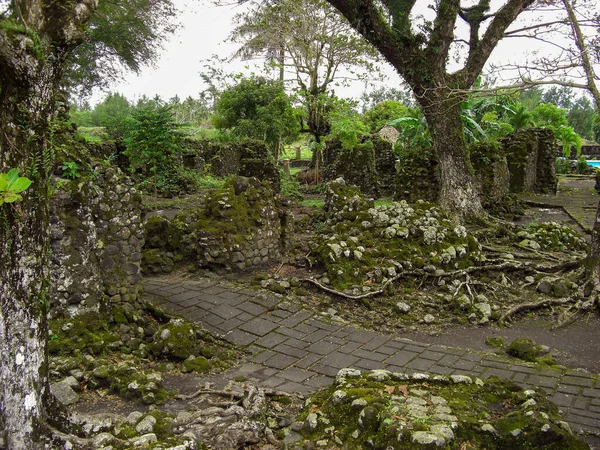 Historiska Gamla Och Förstörda Cagsawa Ruiner Nära Legazpi Filippinerna Januari — Stockfoto
