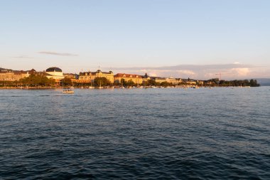 Zürih, İsviçre, 4 Eylül 2021 Güneşli bir günde Rıhtımda