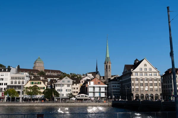 Zurich Swiss September 2021 Promenade Sungai Limmat Dengan Menara Gereja — Stok Foto