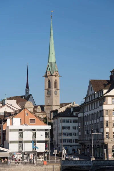 Zurique Suíça Setembro 2021 Torre Uma Igreja Dia Ensolarado Cidade — Fotografia de Stock