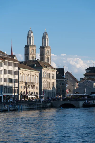 Zurich Swiss September 2021 Promenade Sungai Limmat Dengan Menara Gereja — Stok Foto