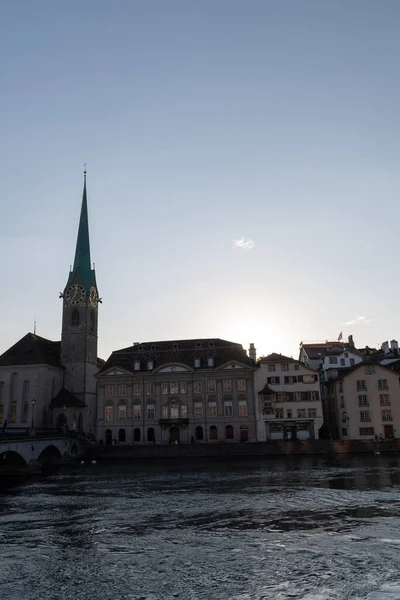 Zürich Schweiz September 2021 Promenad Vid Floden Limmat Med Tornet — Stockfoto