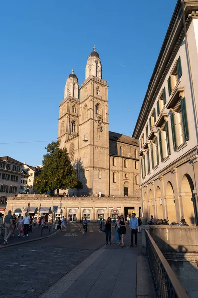 Zürich Svájc 2021 Szeptember Fenséges Muenster Templom Tornyai Egy Napsütéses — Stock Fotó
