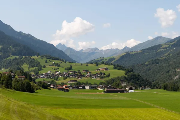 Graubuenden Švýcarsko Srpna 2021 Pohled Údolí Zelenou Louku — Stock fotografie