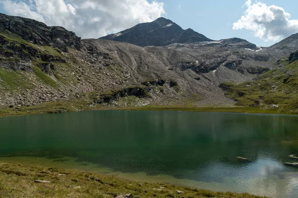 2021年8月21日 瑞士瓦尔 法内霍恩山的最高峰 在一个小高山湖后 — 图库照片