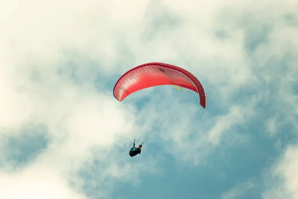 Appenzell Schweiz Juni 2021 Fallskärm Glider Den Blå Himlen Över — Stockfoto