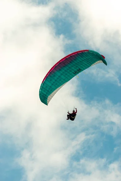 Appenzell Schweiz Juni 2021 Fallskärm Glider Den Blå Himlen Över — Stockfoto