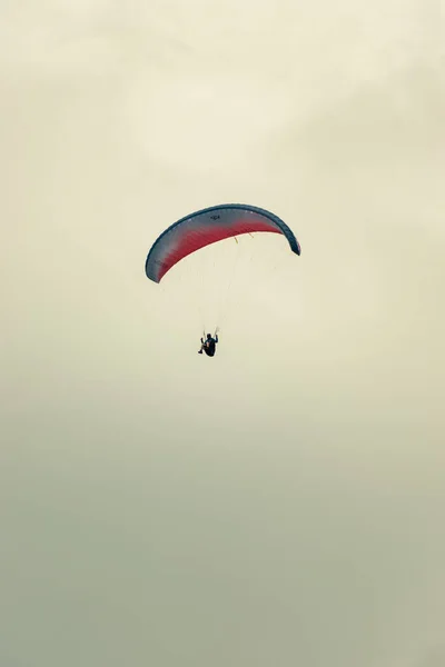 Appenzell Switzerland June 2021 Parachute Gliding Blue Sky Swiss Alps — Stock Photo, Image