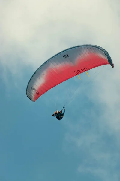 Appenzell Schweiz Juni 2021 Fallskärm Glider Den Blå Himlen Över — Stockfoto