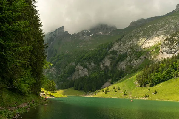 Appenzell Sviçre Haziran 2021 Seealpsee Gölü Nün Muhteşem Manzarası Arasında — Stok fotoğraf