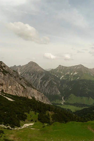 Sareis Liechtenstein Juni 2021 Bewolkte Lucht Bergen Met Een Fantastisch — Stockfoto