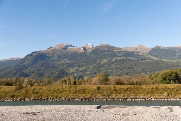 Vaduz Liechtenstein Oktober 2021 Ochtendstemming Aan Rivier Rijn Een Alpenlandschap — Stockfoto