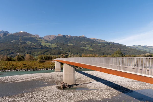 Vaduz Liechtenstein Outubro 2021 Ponte Pequena Para Pedestres Sobre Rio — Fotografia de Stock