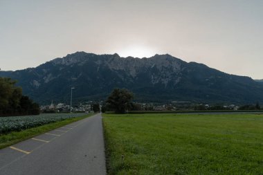 Schaan, Lihtenştayn, 25 Eylül 2021 Sabah saatinden hemen önce tarla tarlası