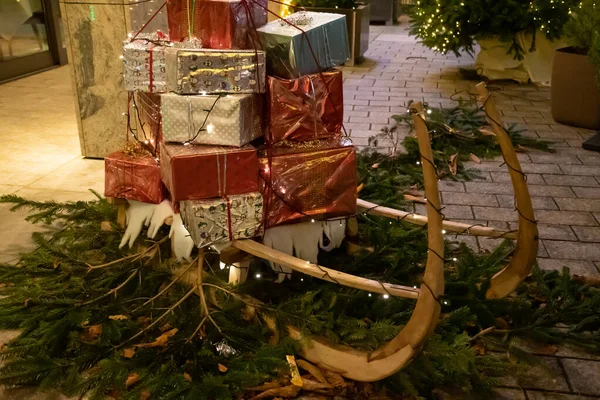 2021年12月6日 列支敦士登瓦杜兹 在市中心展示了不同的圣诞礼物 — 图库照片