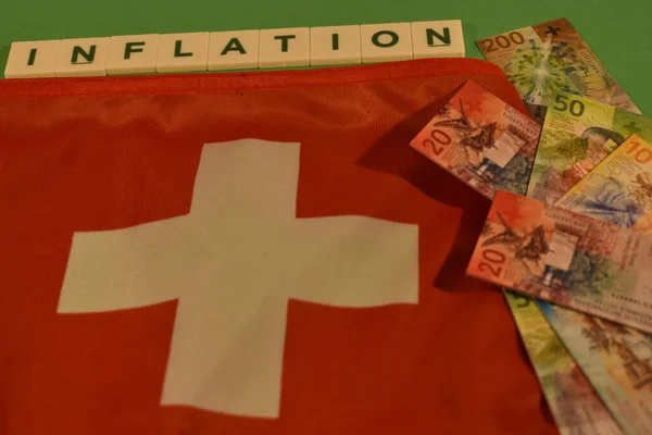 Vaduz Liechtenstein 2021 November Svájc Nemzeti Zászló Némi Játékpénzzel Infláció — Stock Fotó