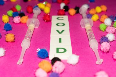 Vaduz, Lihtenştayn, 17 Aralık 2021 Virüs parçacık varyantları ve Covid yazılı kelime