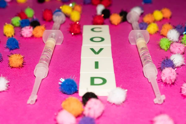 Vaduz, Lihtenştayn, 17 Aralık 2021 Virüs parçacık varyantları ve Covid yazılı kelime