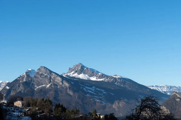 스위스의 2021 눈덮인 알프스 너머의 — 스톡 사진