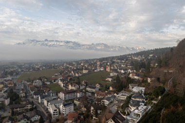 Vaduz, Lihtenştayn, 14 Aralık 2021 Şehir merkezine bir noktadan bak