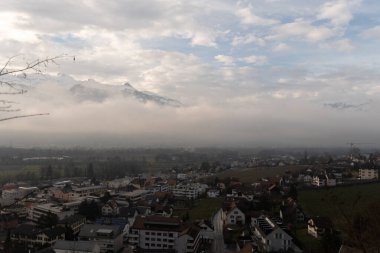 Vaduz, Lihtenştayn, 14 Aralık 2021 Şehir merkezine bir noktadan bak