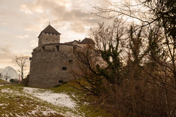 Vaduz Liechtenstein December 2021 Principal Historic Old Castle Foggy Scenery — Fotografia de Stock