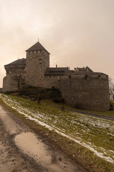 Vaduz Liechtenstein December 2021 Principal Historic Old Castle Foggy Scenery — стокове фото