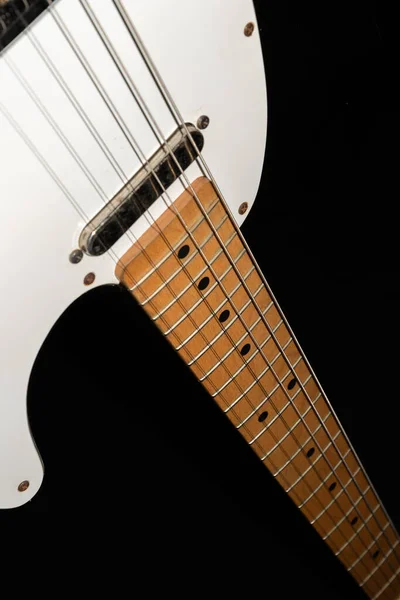 2022年1月13日 列支敦士登瓦杜兹 Vaduz 用黑白墨西哥电吉他的产品拍摄 — 图库照片