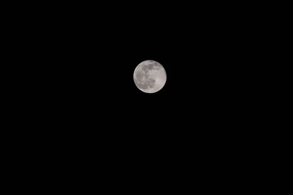 2022年1月18日リヒテンシュタイン シャーン夜の闇の満月 — ストック写真