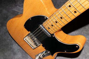 Vaduz, Lihtenştayn, 14 Ocak 2022 ABD yapımı doğal bir Telecaster elektro gitar çekimi.