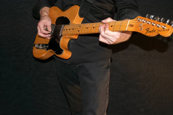 Vaduz Liechtenstein Enero 2022 Artista Toca Una Guitarra Eléctrica Natural —  Fotos de Stock