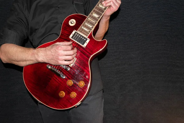 Vaduz Liechtenstein Janeiro 2022 Artista Está Apresentando Com Uma Guitarra — Fotografia de Stock