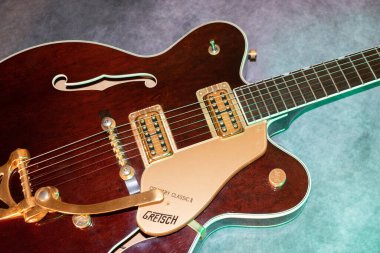 Vaduz, Lihtenştayn, 28 Ocak 2022 Gretsch Country Klasik elektro gitar çekimi