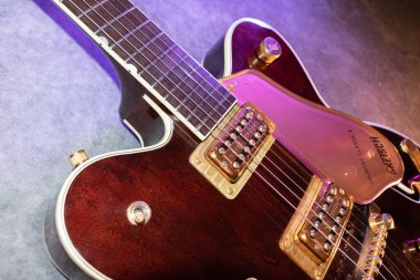 Vaduz, Lihtenştayn, 28 Ocak 2022 Gretsch Country Klasik elektro gitar çekimi