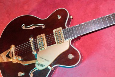 Vaduz, Lihtenştayn, 28 Ocak 2022 Gretsch Country Klasik elektro gitar çekimi