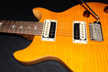 Vaduz, Lihtenştayn, 27 Ocak 2022 PRS SE Santana elektro gitar.