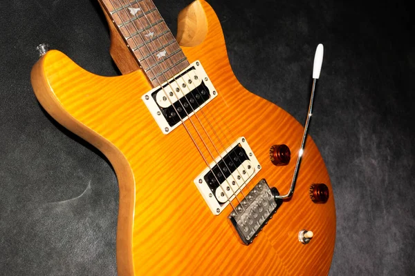 Vaduz Liechtenstein Enero 2022 Prs Guitarra Eléctrica Santana Color Amarillo —  Fotos de Stock