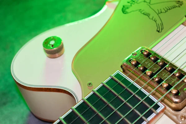 2022年1月28日 列支敦士登瓦杜兹Gretsch白色猎鹰空心体电吉他产品拍摄 — 图库照片