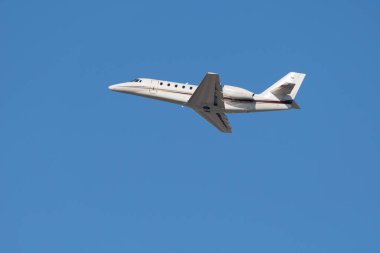 Zürih, İsviçre, 10 Şubat 2022 Cessna 680 Citation Sovereign uçağı uluslararası havaalanından havalandıktan hemen sonra