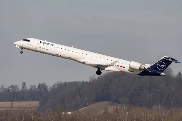 Zurich Швейцарія Лютого 2022 Lufthansa Bombardier Crj 900Lr Літак Вилітає — стокове фото