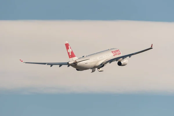 Цюрих Швейцария Февраля 2022 Года Самолет Airbus A330 343 Swiss — стоковое фото