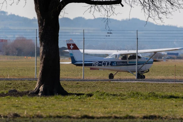 Saint Gallen Altenrhein Zwitserland Februari 2022 Cessna 172 Propellervliegtuig Holdingbaai — Stockfoto
