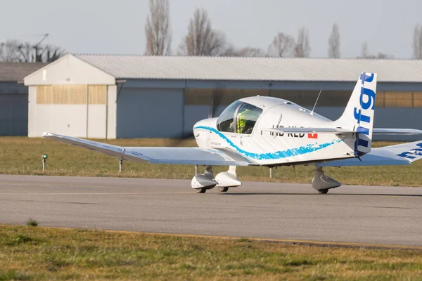 Saint Gallen Altenrhein Zwitserland Februari 2022 Robin Dr400 Propellervliegtuig Taxibaan — Stockfoto
