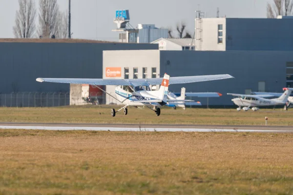Saint Gallen Altenrhein Zwitserland Februari 2022 Cessna 172 Propellervliegtuig Vertrekt — Stockfoto
