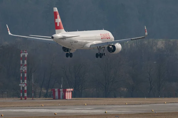 Zurigo Svizzera Febbraio 2022 Aeromobile Swiss International Airlines Airbus A320 — Foto Stock
