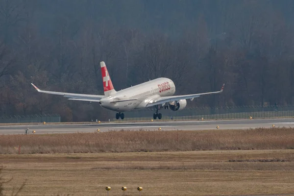 Zurich Suiza Febrero 2022 Swiss International Airlines Bombardero 300 A220 — Foto de Stock